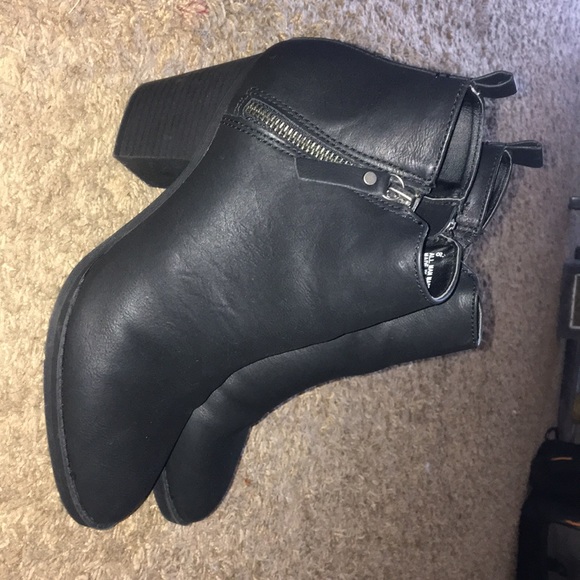 Heeled booties!!! - Picture 3 of 5